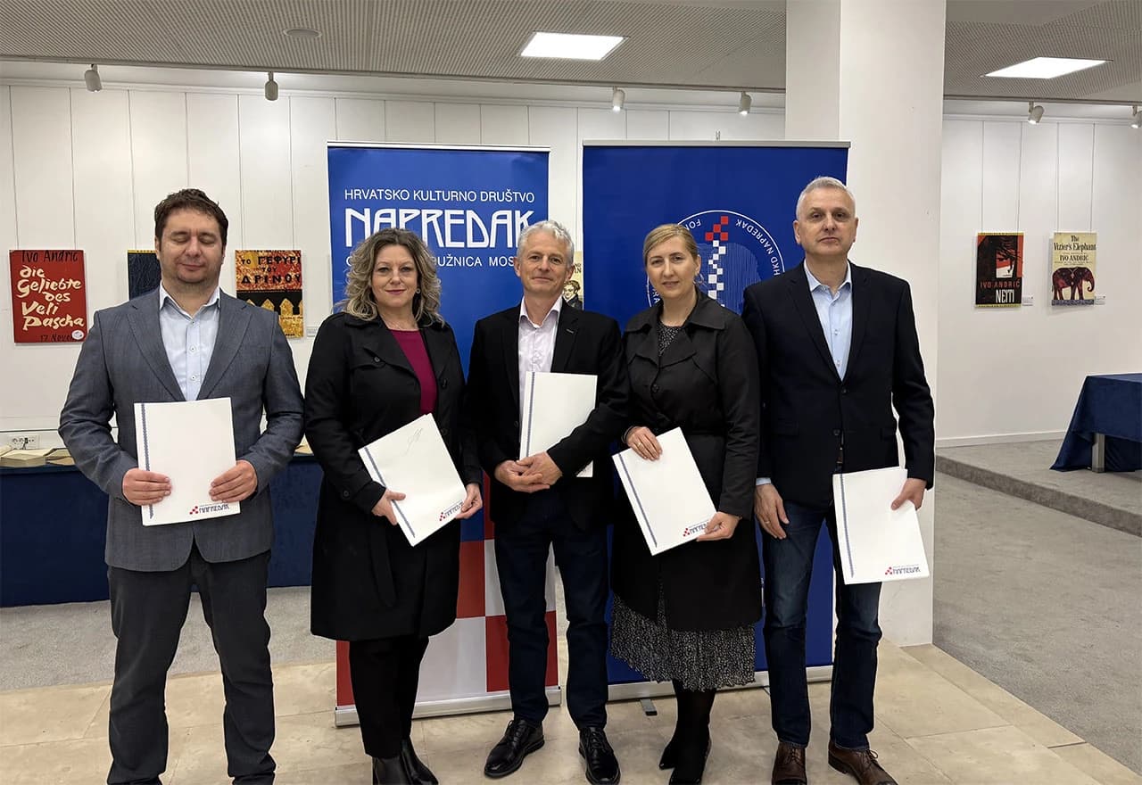 U Mostaru potpisani ugovori o dodjeli stipendija HKD-a Napredak za akademsku  2024./2025. godinu.