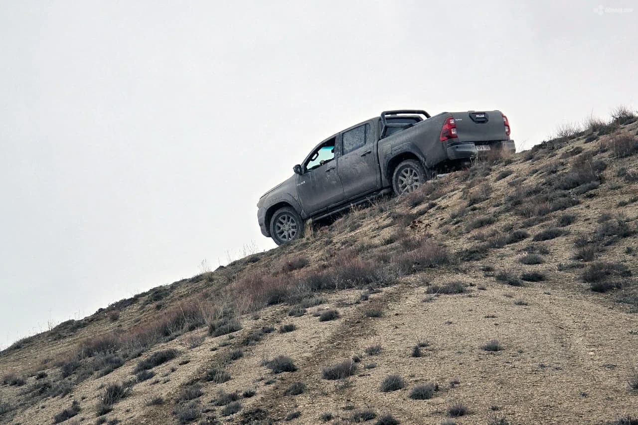 Bljesak testirao novi Hilux Hybrid 48V – Evo što donosi najnovija Toyota legenda!