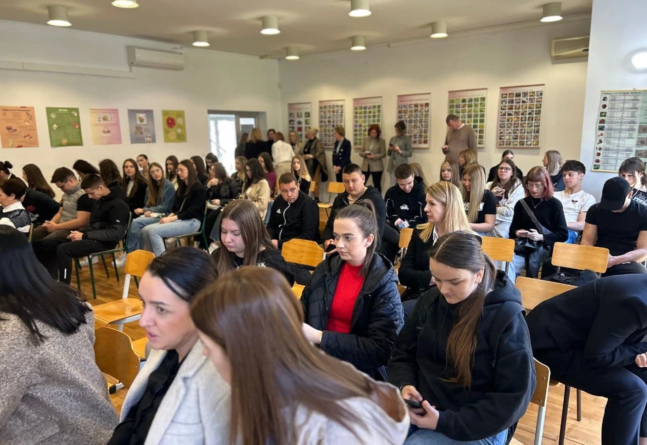 Tribina  "Prehrambene navike srednjoškolaca"