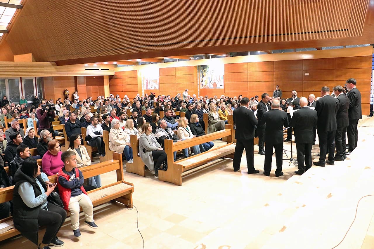 U Katedrali održan koncert hvarskih korizmenih napjeva