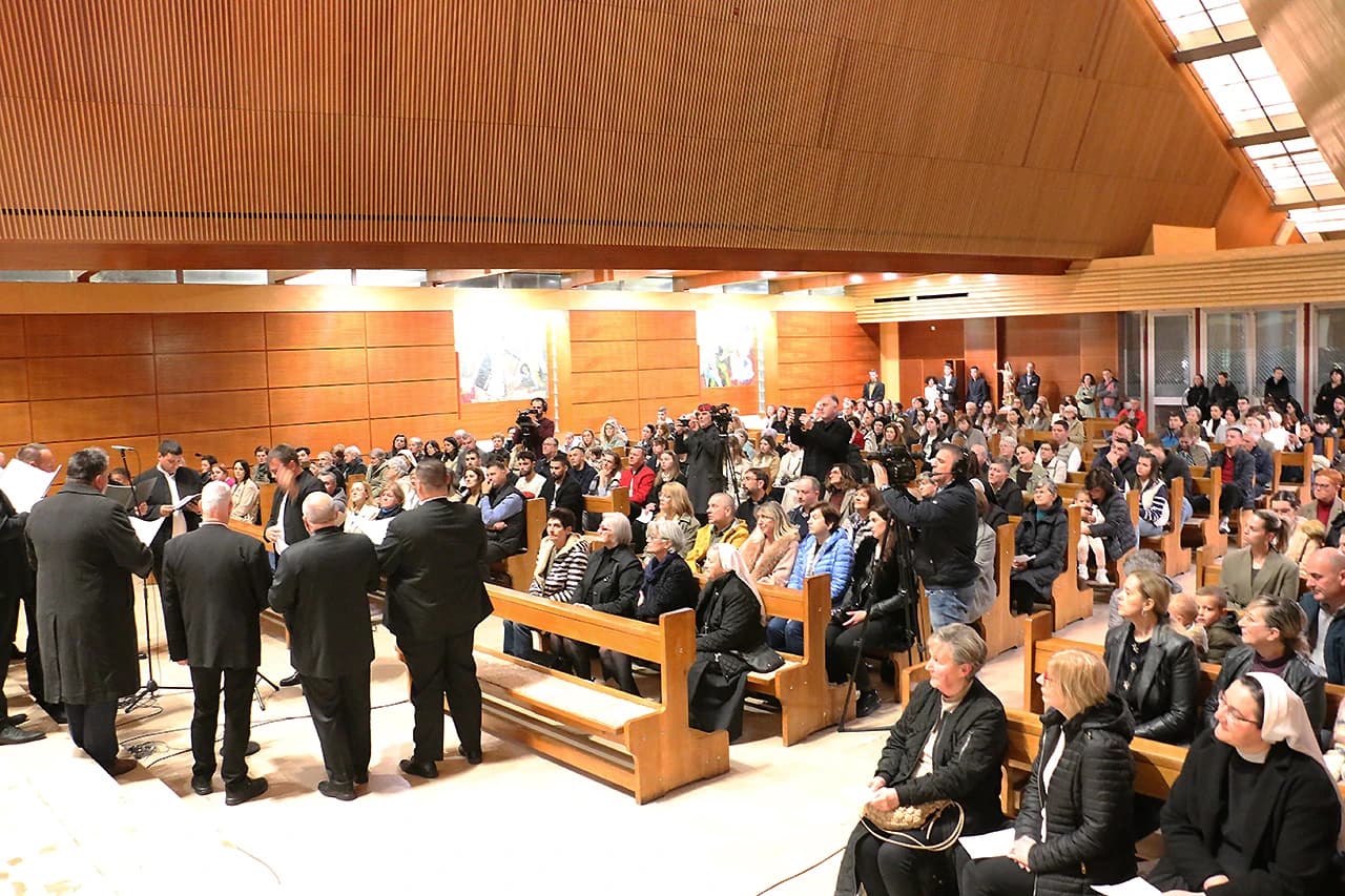 U Katedrali održan koncert hvarskih korizmenih napjeva