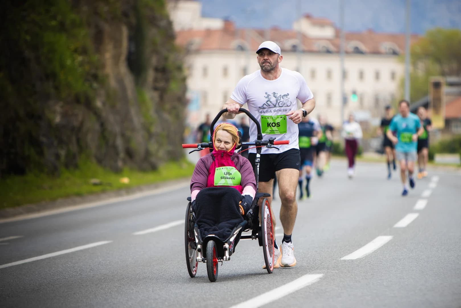 Bernard Kiprotich Too pobjednik je devetog izdanja Mostarskog polumaratona. Kenijac je prošao kroz cilj u vremenu 01:06:52 te je tako postavio novi rekord mostarske utrke na kojoj je sudjelovalo preko 1300 sudionika iz 55 zemalja .