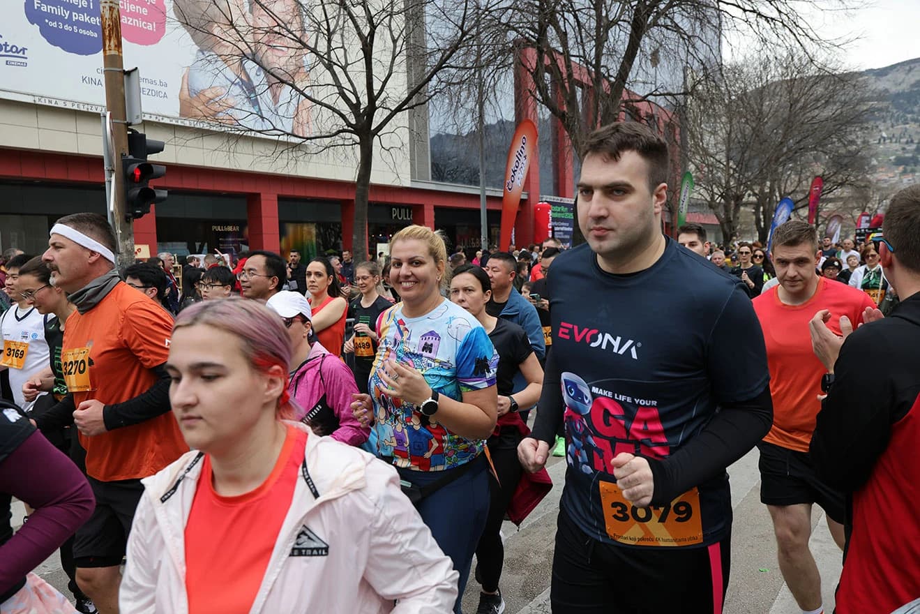 Više od 1.200 natjecatelja u subotu je sudjelovalo na humanitarnoj 4K – Prostori koji pokreću utrci u okviru devetog Mostar Run Weekenda.