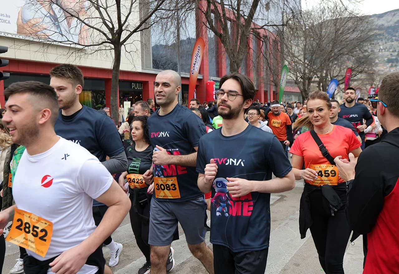 Više od 1.200 natjecatelja u subotu je sudjelovalo na humanitarnoj 4K – Prostori koji pokreću utrci u okviru devetog Mostar Run Weekenda.