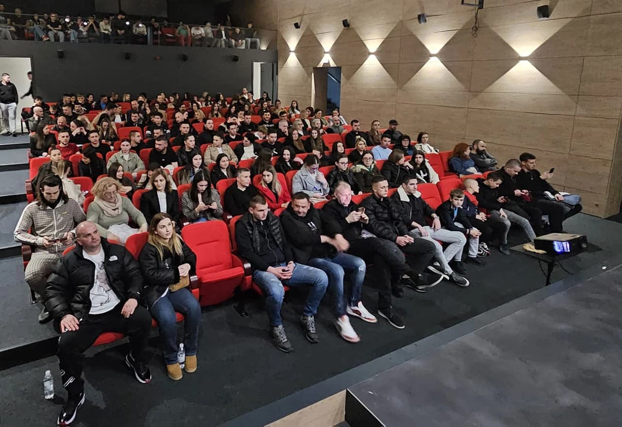 Dvorana u Ljubuškom prije početka monodrame