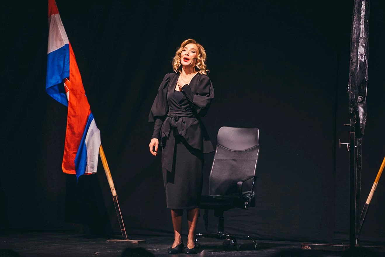 Ecija Ojdanic sa predstavom "Vla Vla Vlajland Cabaret" u Mostaru