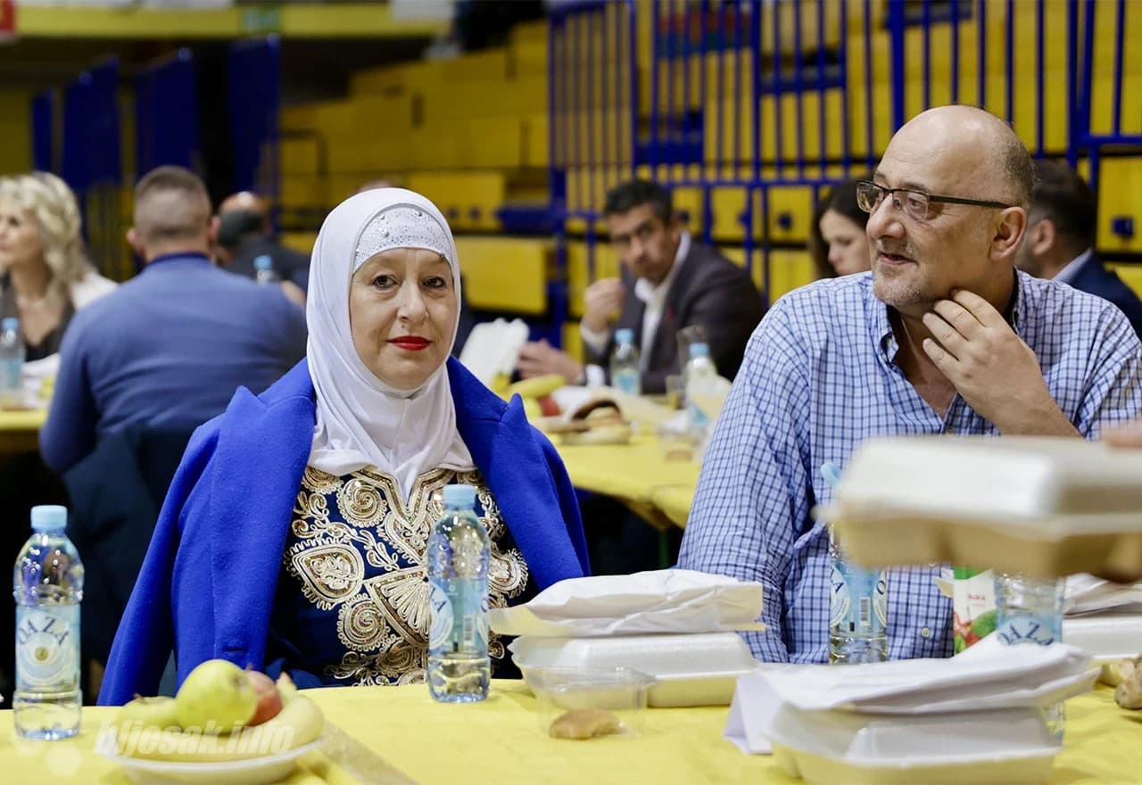 U Mostaru održan veliki zajednički iftar