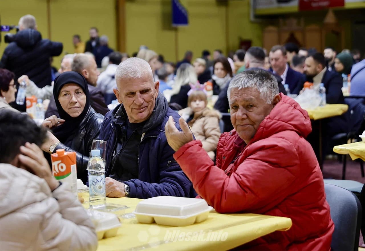 U Mostaru održan veliki zajednički iftar