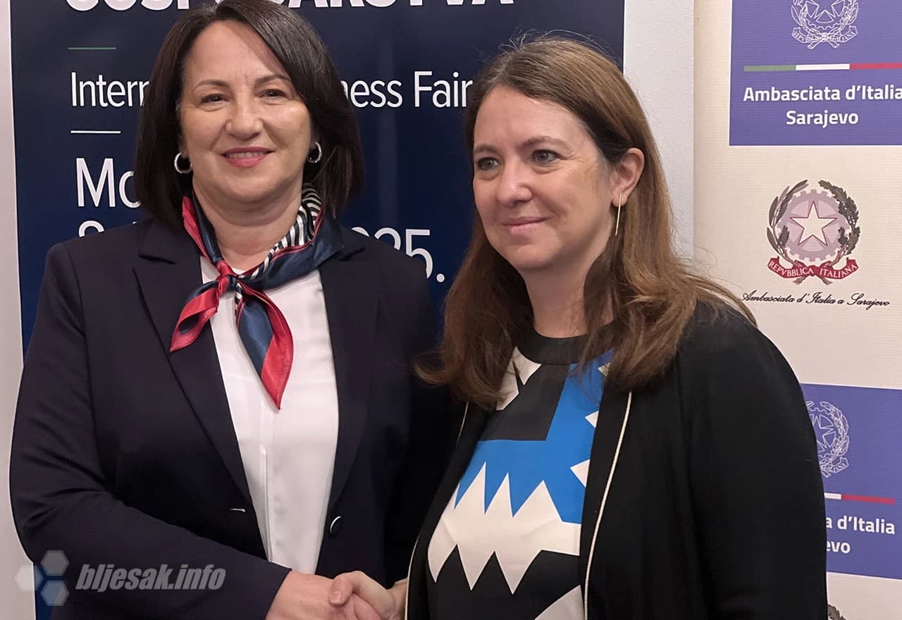 Delfina Bošnjak i Sarah Castellani