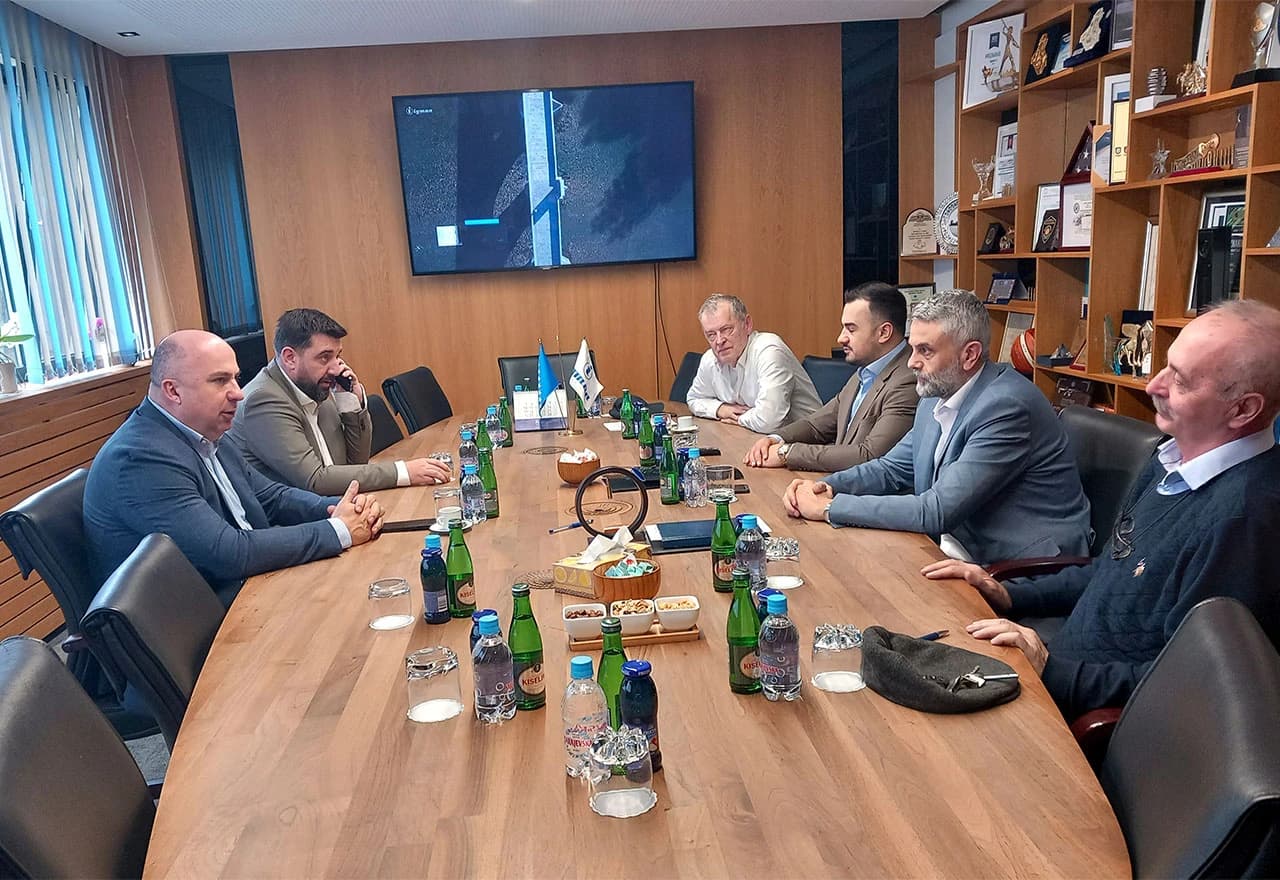 Sporazum su potpisali Denis Lasić, direktor JP Autoceste FBiH, i Adnan Prevljak, direktor IGMAN-a