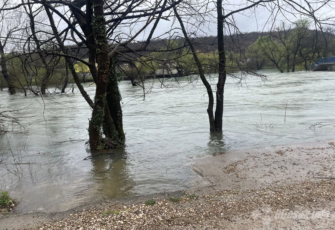 Visok vodostaj Bune i Bunice