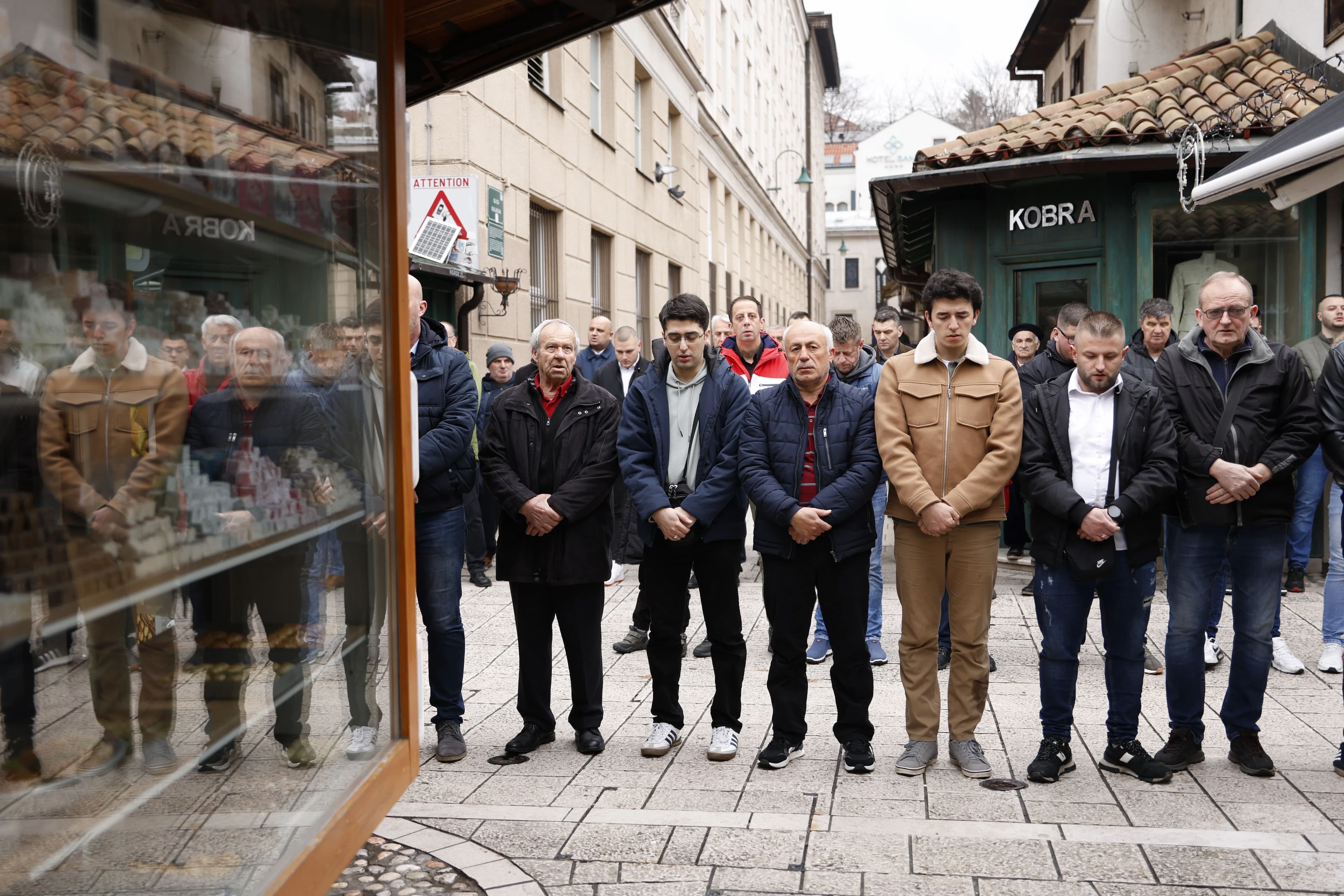 Centralna bajramska svečanost Rijaseta Islamske zajednice u Bosni i Hercegovini povodom Ramazanskog bajrama održana je danas u Gazi Husrev-begovoj džamiji u Sarajevu