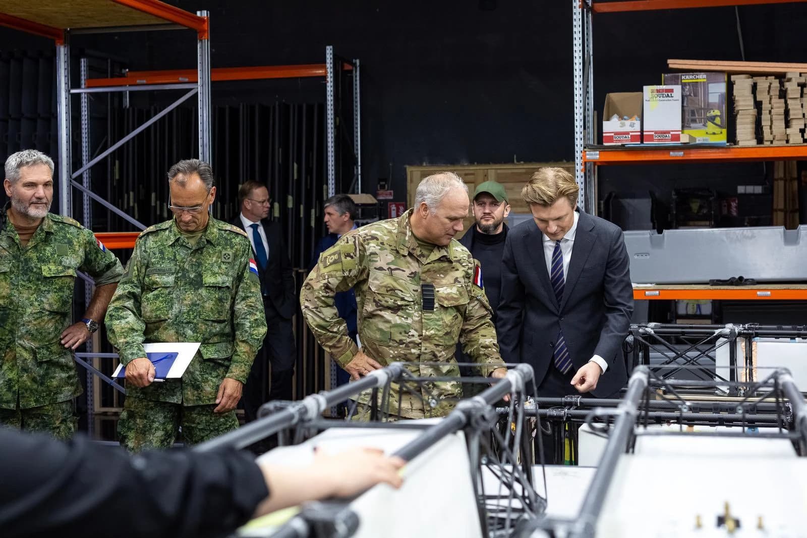 S € 400M, osigurat će se napredne bespilotne letjelice za izviđanje, obranu i napad. Gotovo polovica će se razvijati u Nizozemskoj.