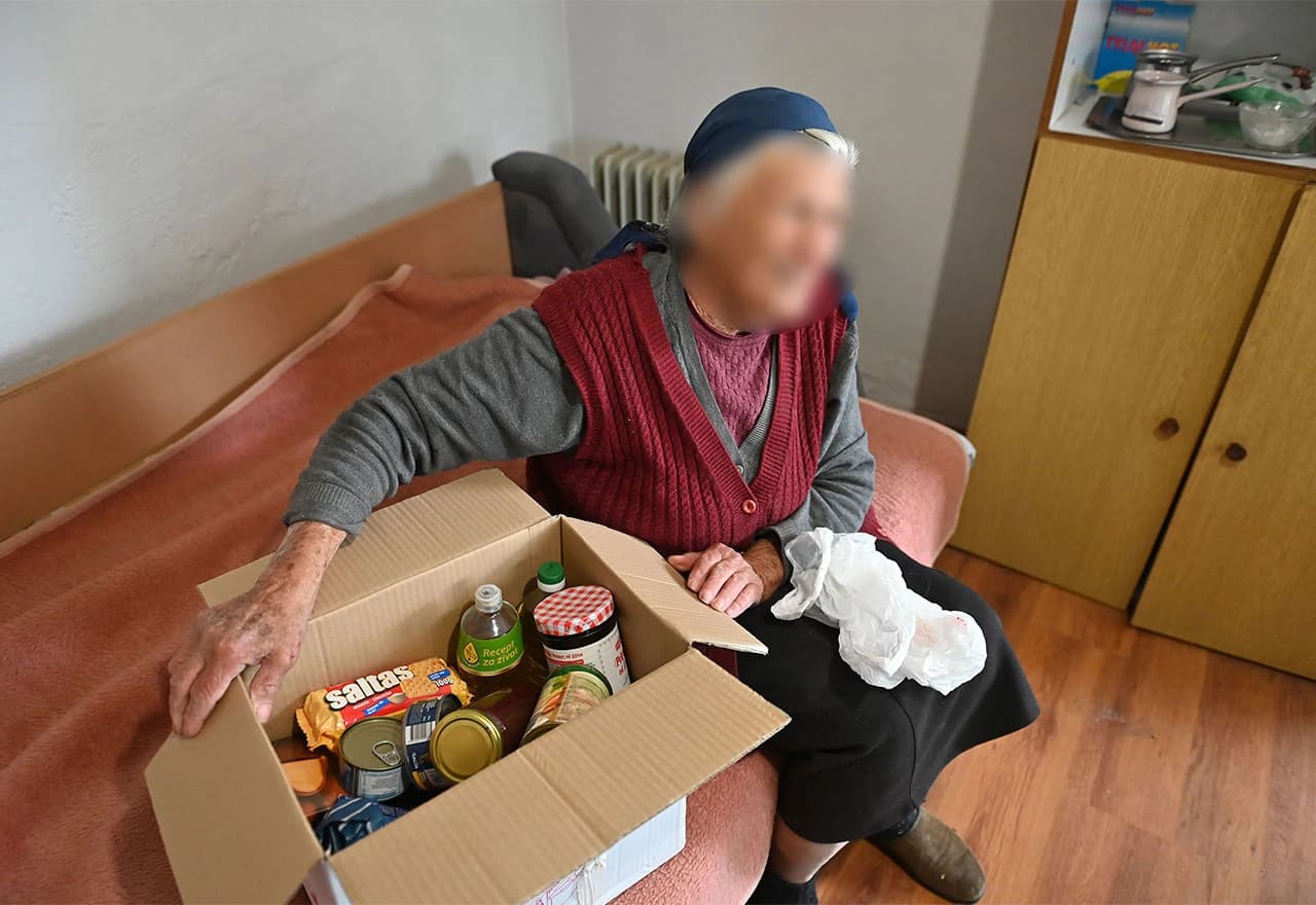 Širokobriješki gimnazijalci obradovali starije osobe uskrsnim paketima