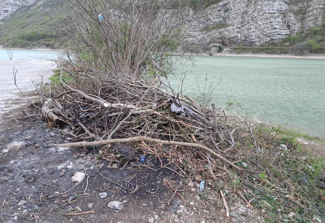 Slikovita obala Neretve pretvorena u zgarište