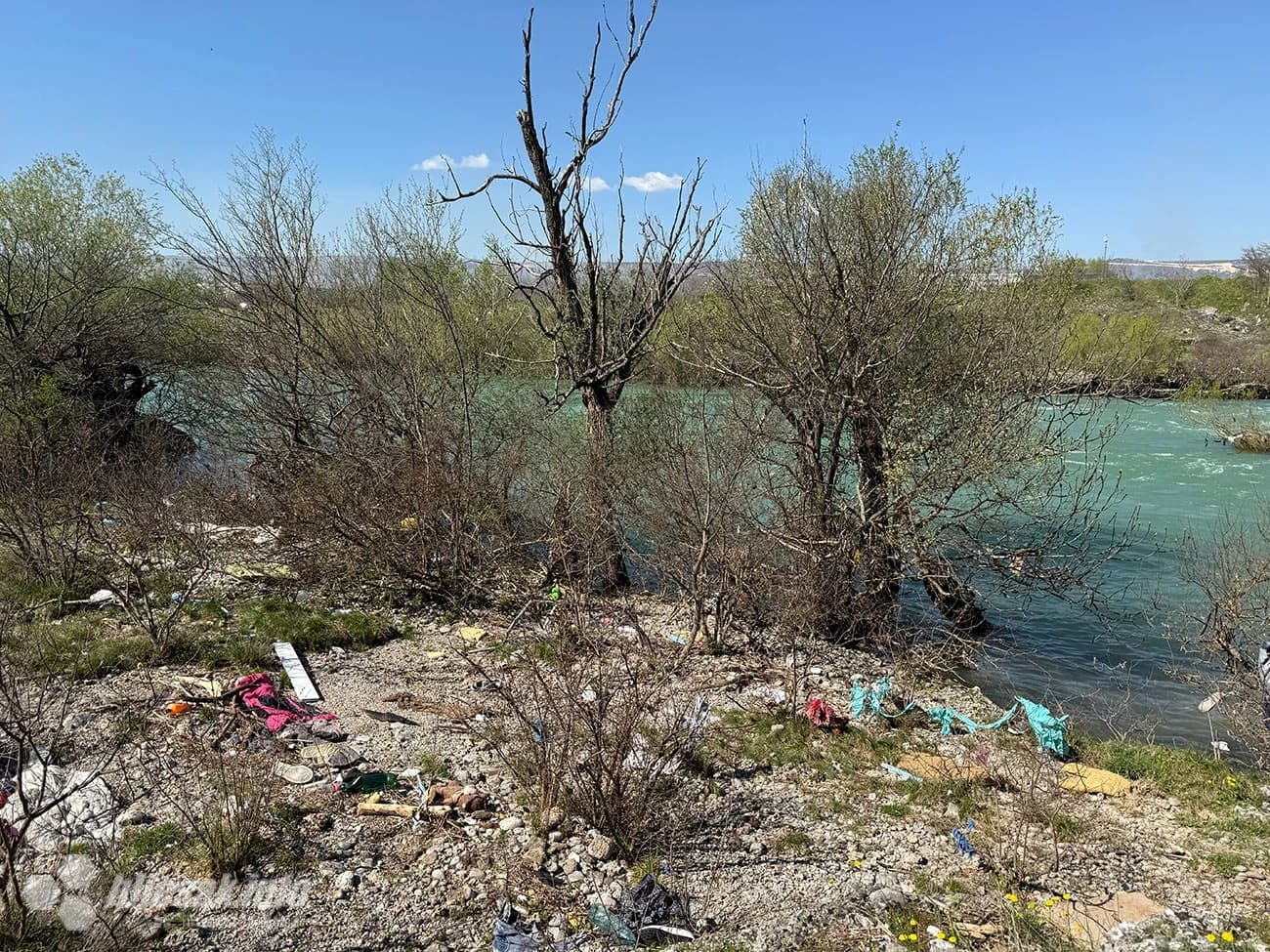 Obale Neretve preplavljene otpadom