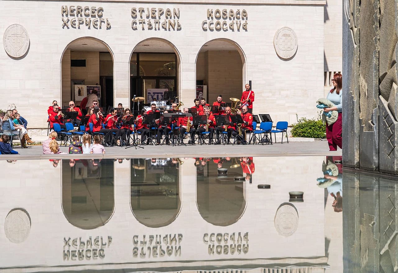 Nezaboravan koncert prijateljskih orkestara ispred Kosače