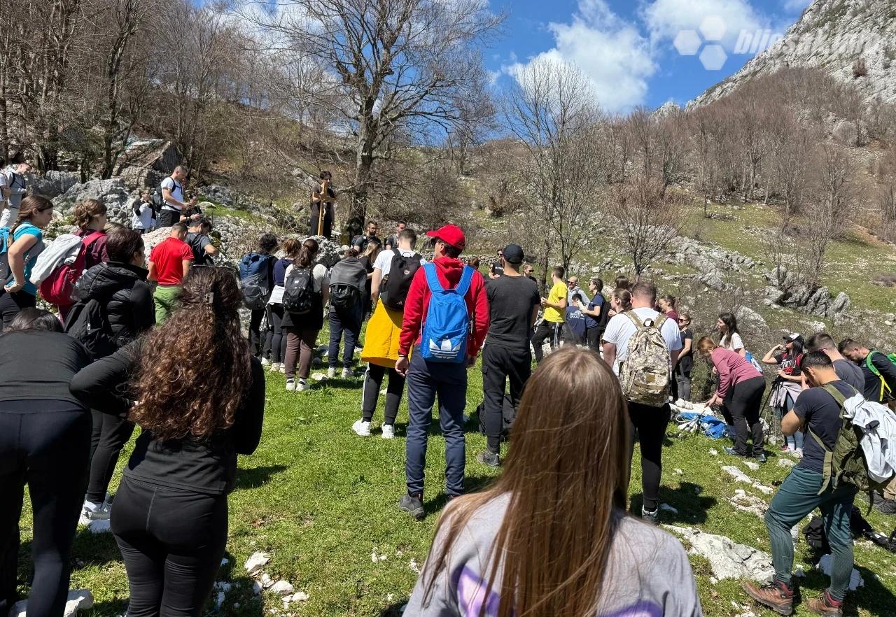 Mladi su zajedno molili tijekom 14 postaja križnog puta