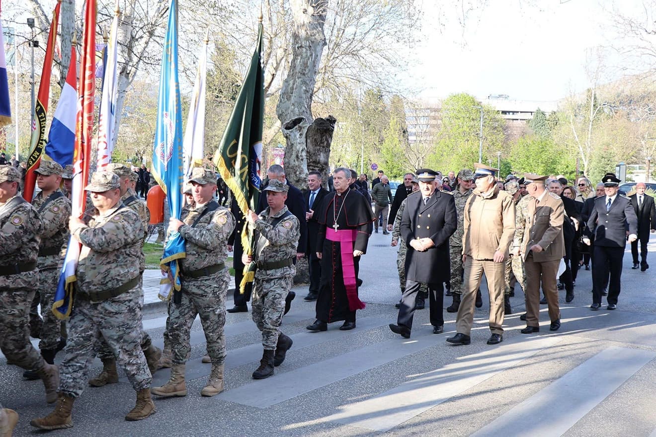 U Mostaru svečano obilježene obljetnice HVO-a i 1. gardijske pukovnije