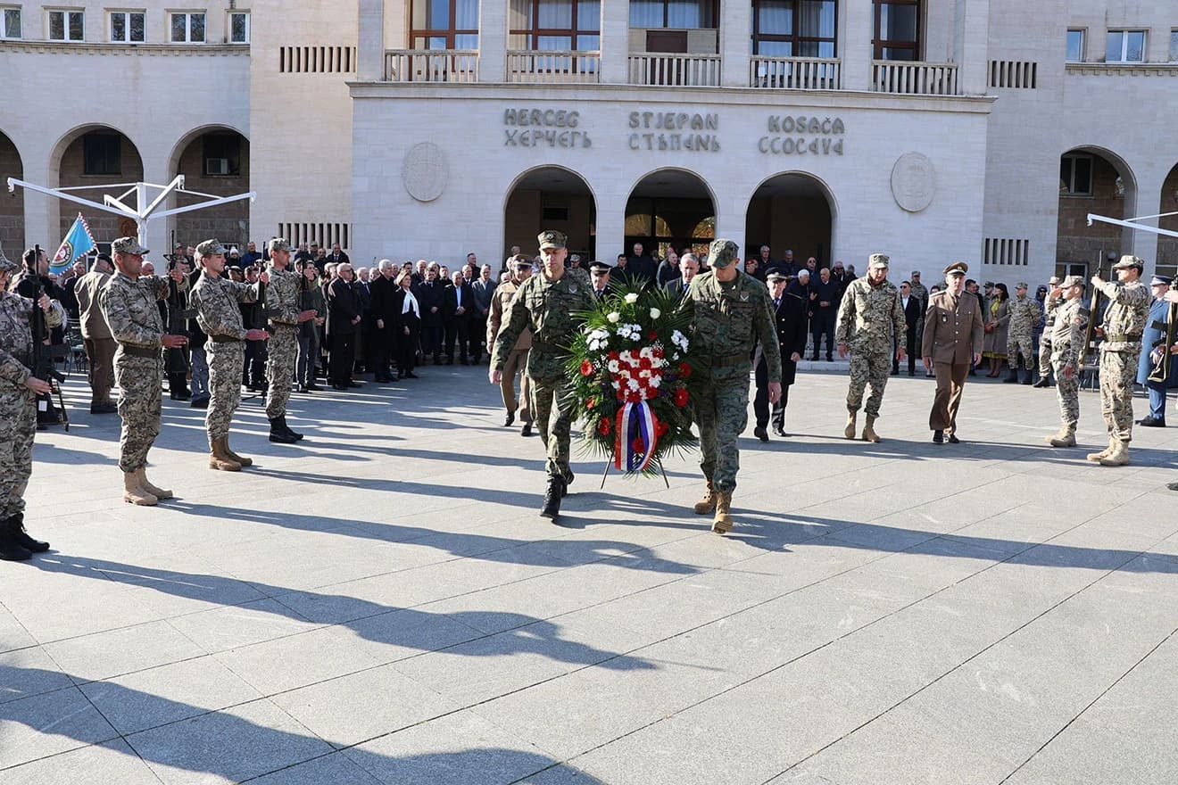 U Mostaru svečano obilježene obljetnice HVO-a i 1. gardijske pukovnije