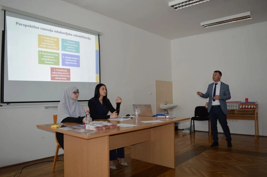U Mostaru održana tribina o inkluzivnom obrazovanju