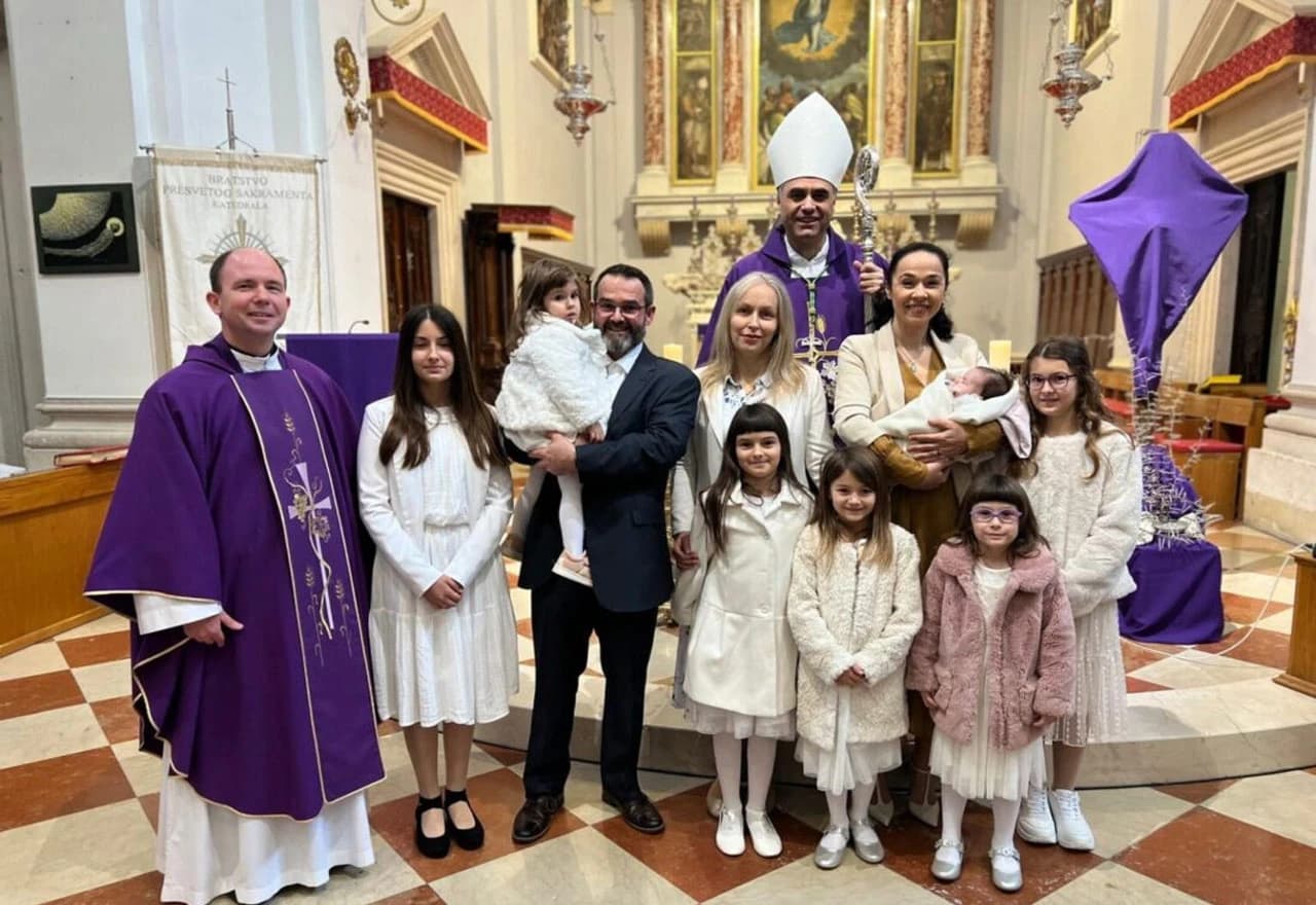 U Dubrovniku krštena mala Ana, sedmo dijete obitelji iz Stoca