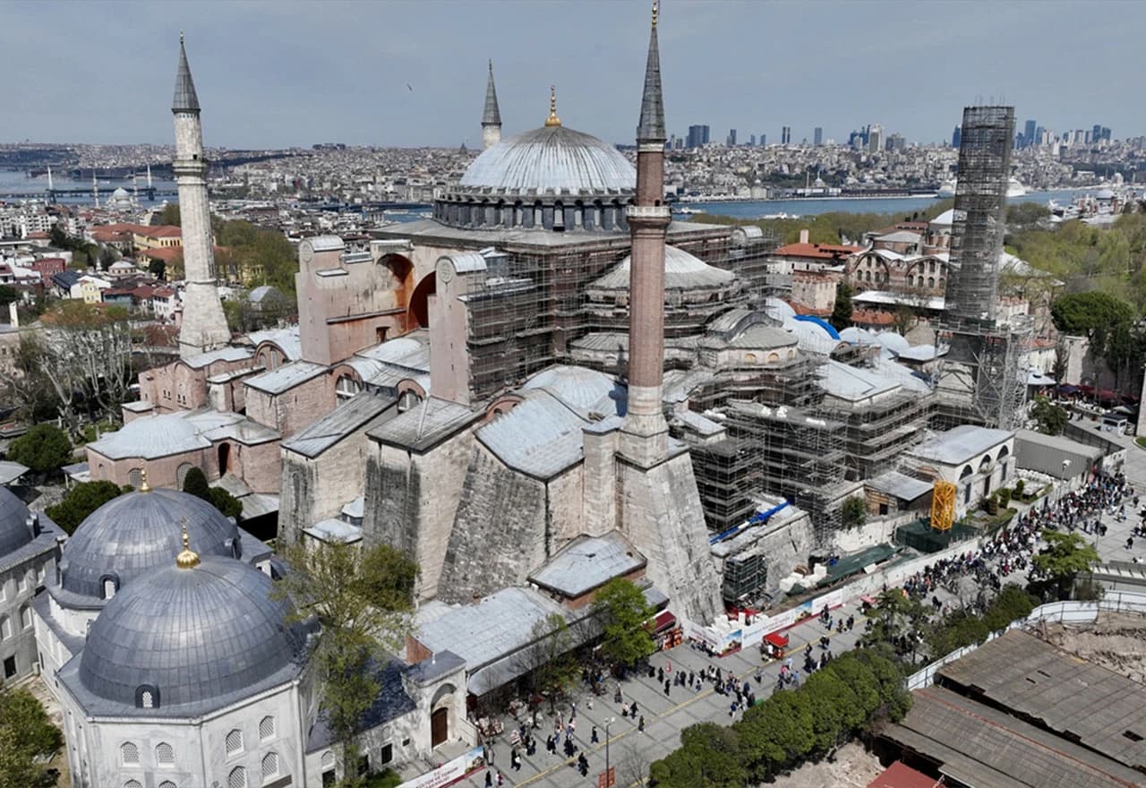 Aja Sofija u novom ruhu: obnova kupole bez prekida vjerskih obreda