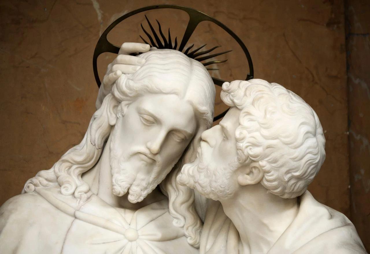 I Juda i Petar pali su. Samo je jedan ustao.