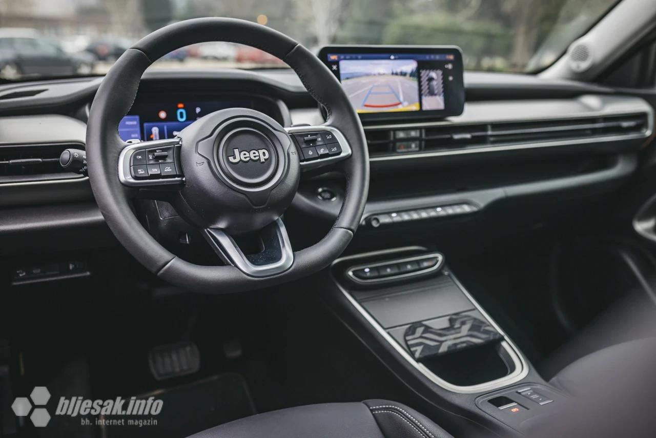 Jeep Avenger 1.2 E-DCS6 MHEV Summit