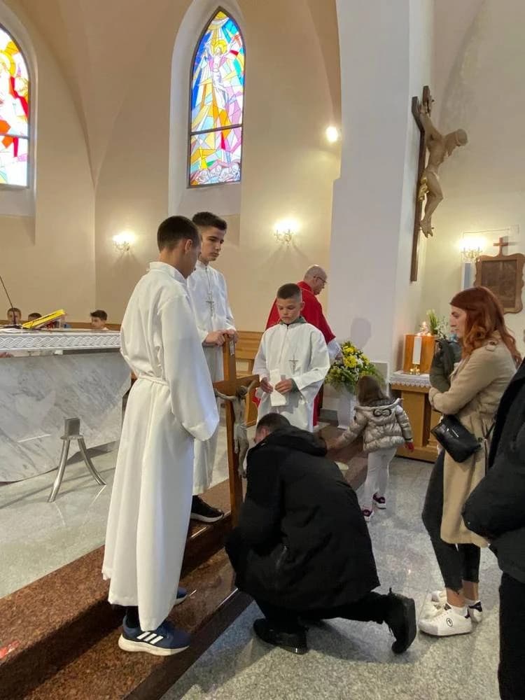 Ljubljenje križa na Veliki petak