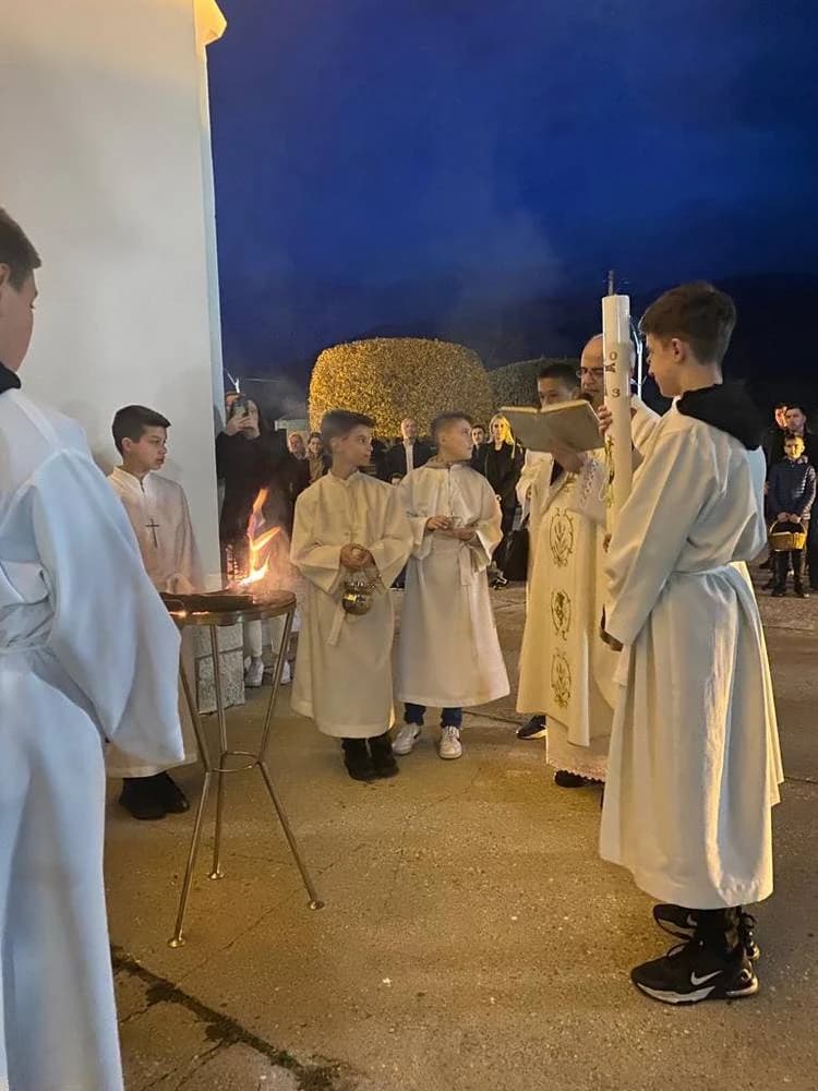 Paljenje i blagoslov ognja na Veliku subotu