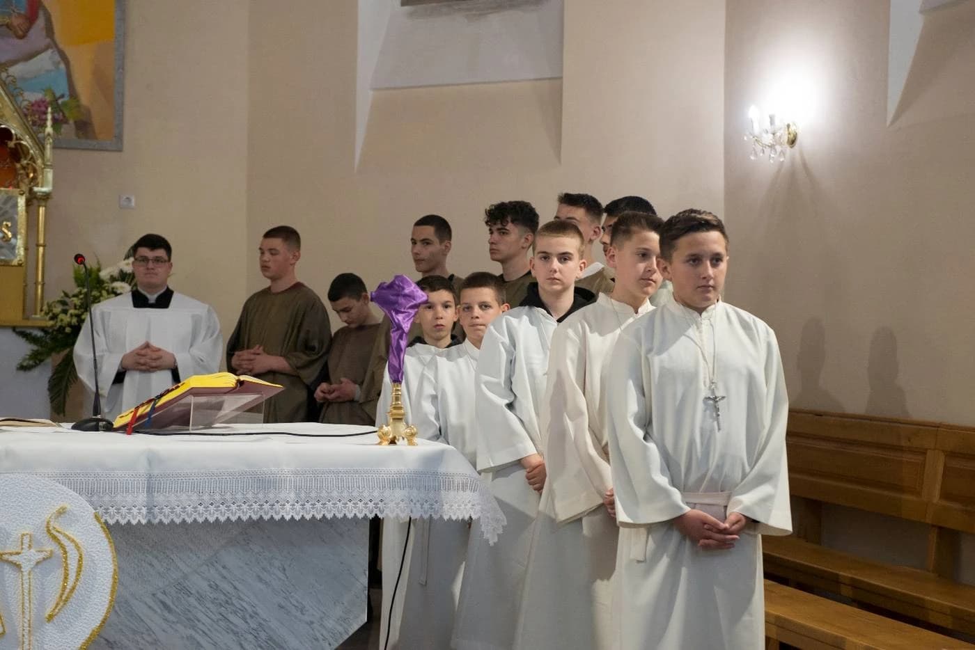 Ministranti na misi za Veliki Četvrtak