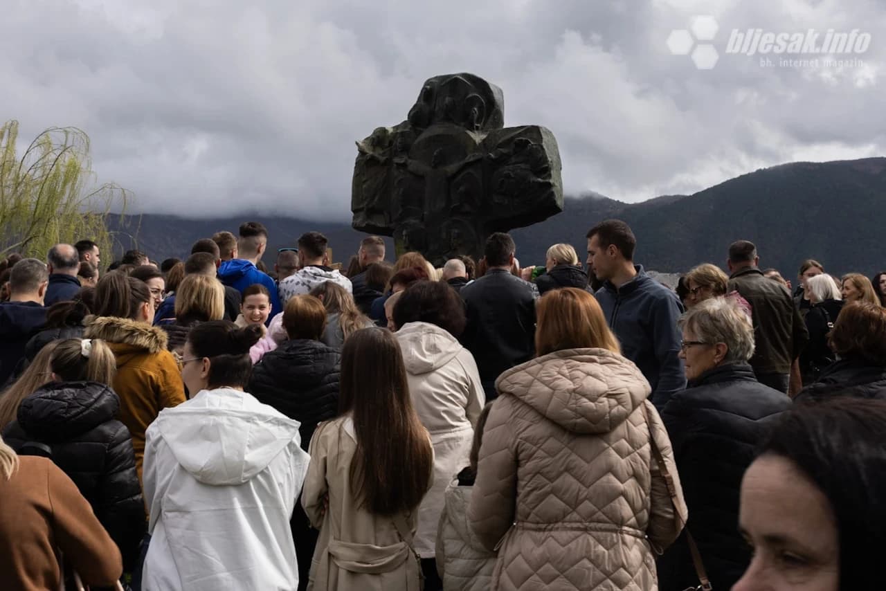 Velik broj vjernika dočekao je Josipa kod križa na Šćitu