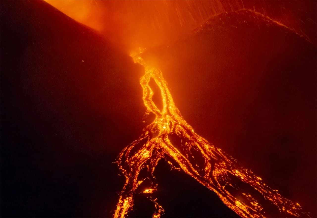 Vulkan Etna ponovno eruptirao