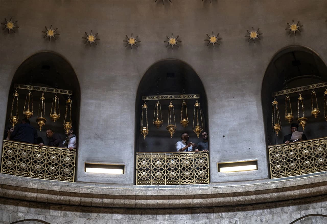 Tisuće vjernika prisustvovalo ceremoniji Svetog ognja u Jeruzalemu