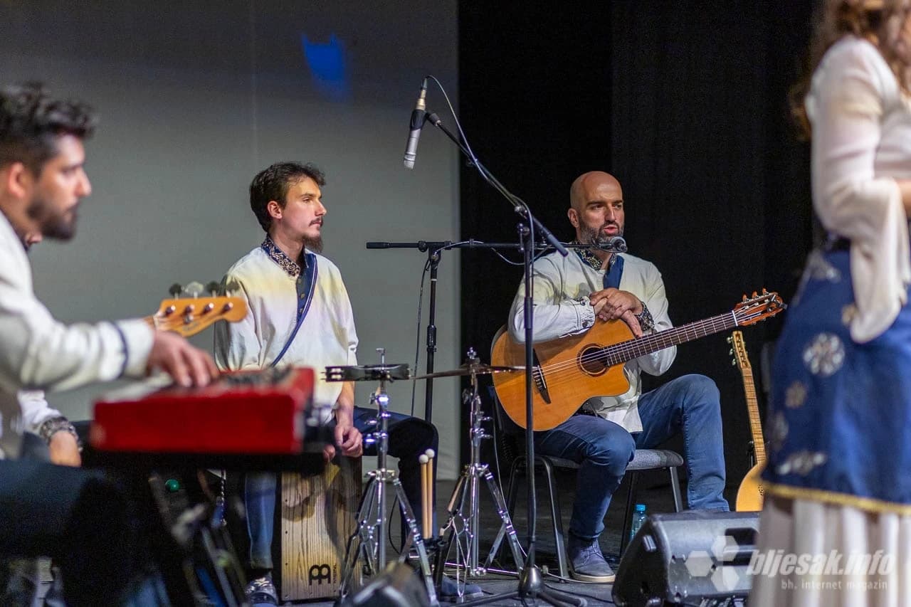 Nastupili su etno grupa ''Trag'' iz Banje Luke i dječiji zbor ''Bjelopoljske kapljice'' iz Mostara