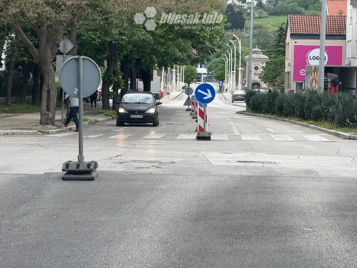 Radovi na raskrižju ulica Kardinala Stepinca, Ante Starčevića i Alekse Šantića kod hotela Ero