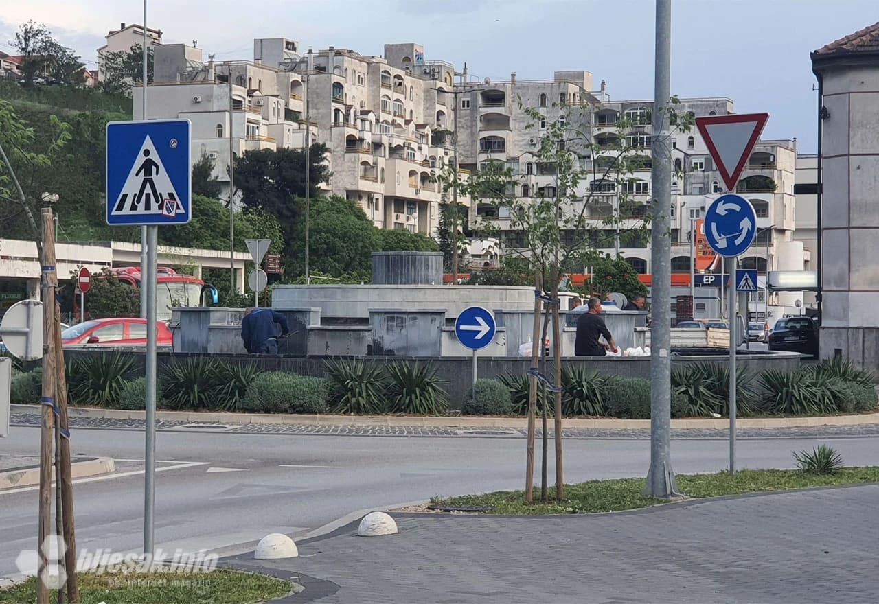 Čišćenje fontane ispred autobusnog kolodvora
