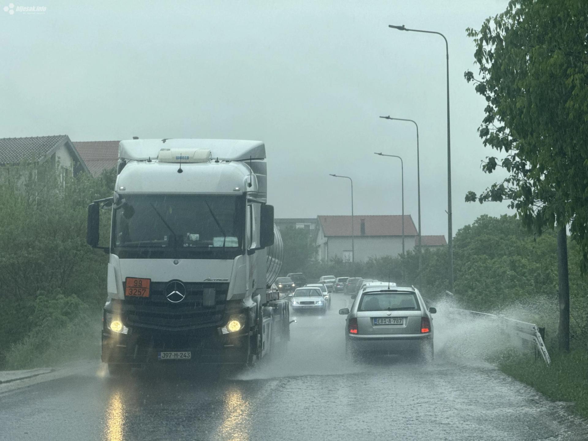 Magistralna cesta pod vodom