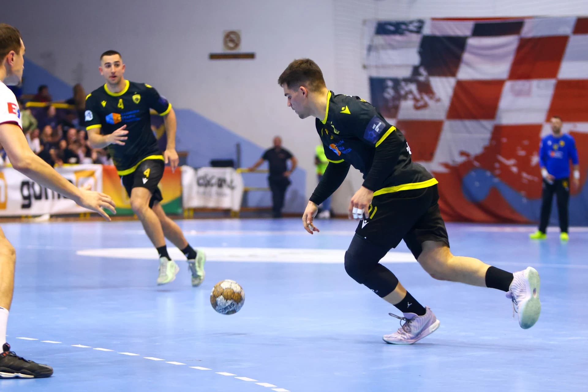 Napad rukometaša AEK-a