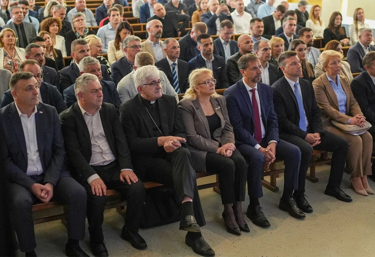 U Travniku dodijeljeni ugovori prekogranične suradnje Hrvatske i BiH