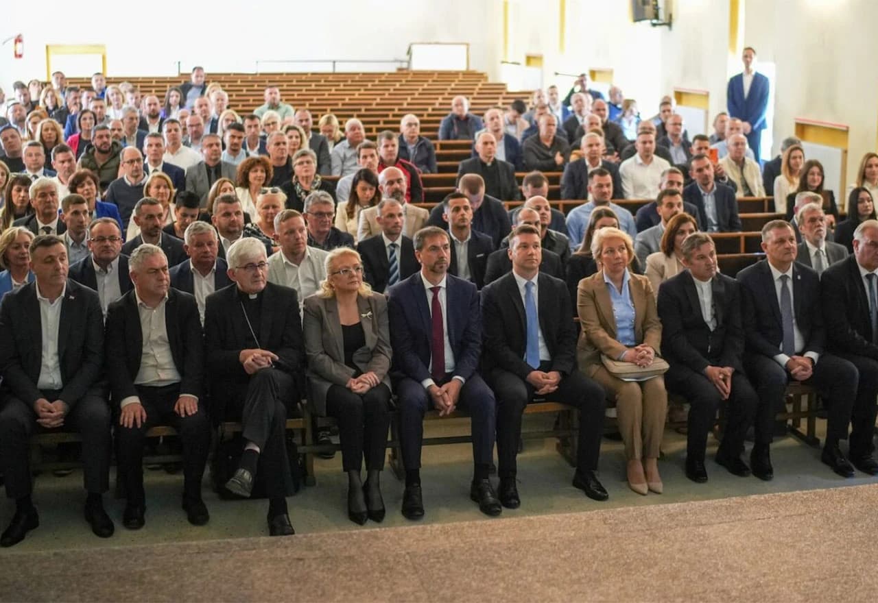 U Travniku dodijeljeni ugovori prekogranične suradnje Hrvatske i BiH