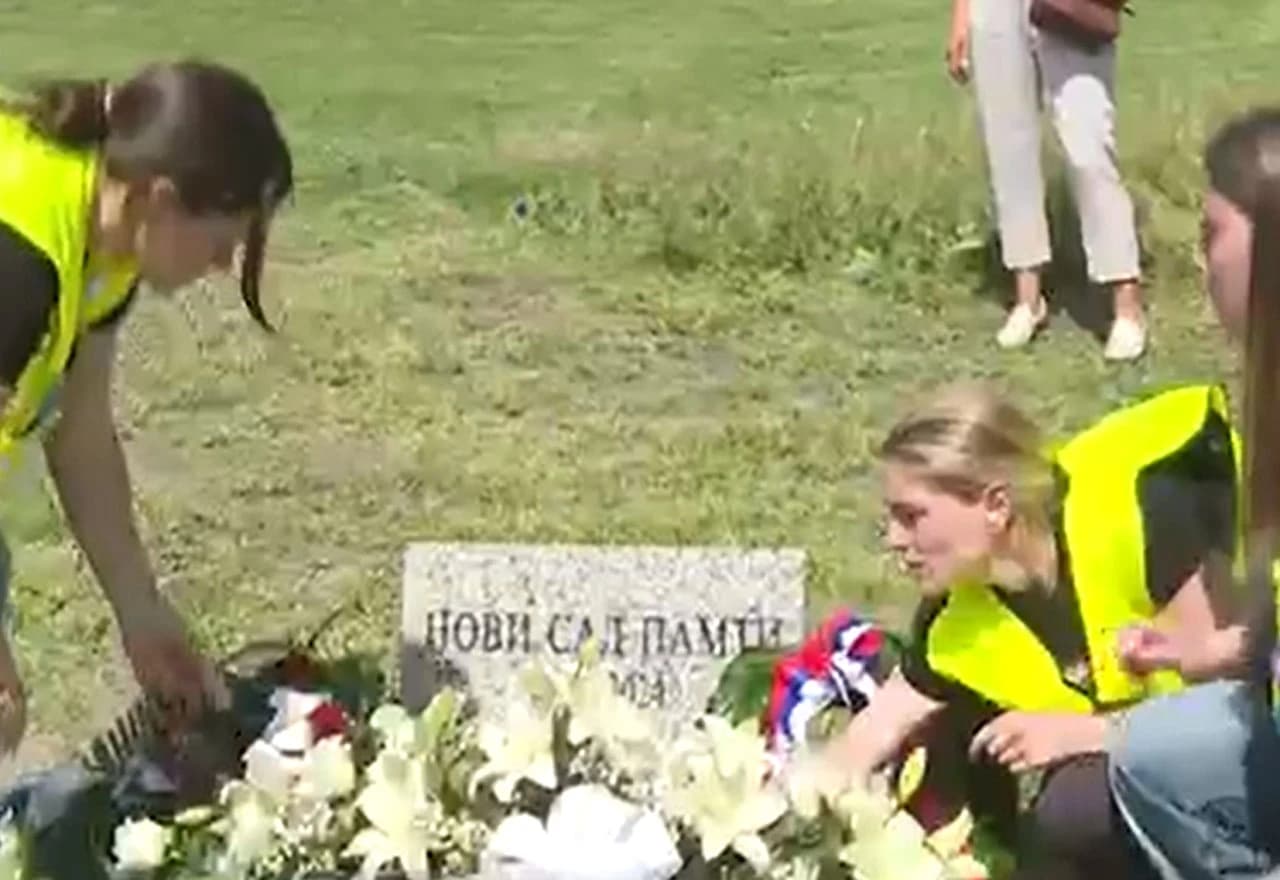 Spomen-ploča za žrtve u Novom Sadu