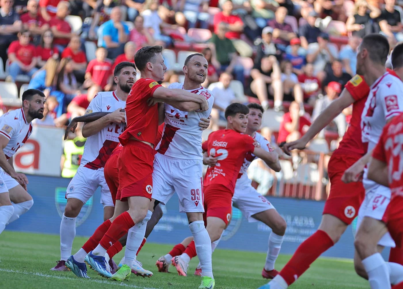 Gužva ispred gola FK Velež