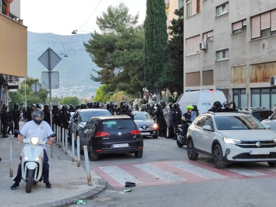 Neredi nakon derbija Hajduka i Dinama