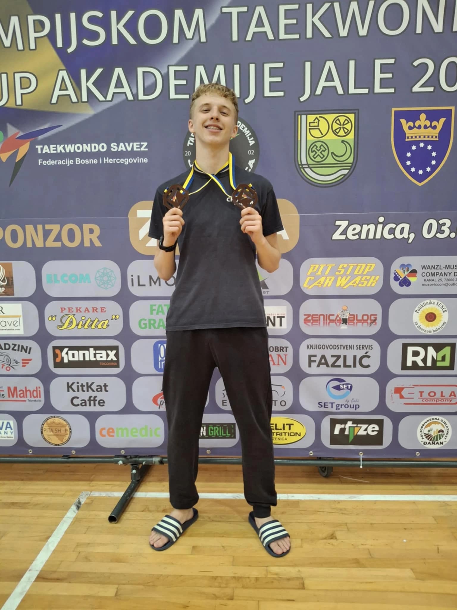 Josip Bevanda  je osvojio dvije brončane medalje – u juniorskoj i seniorskoj konkurenciji.
