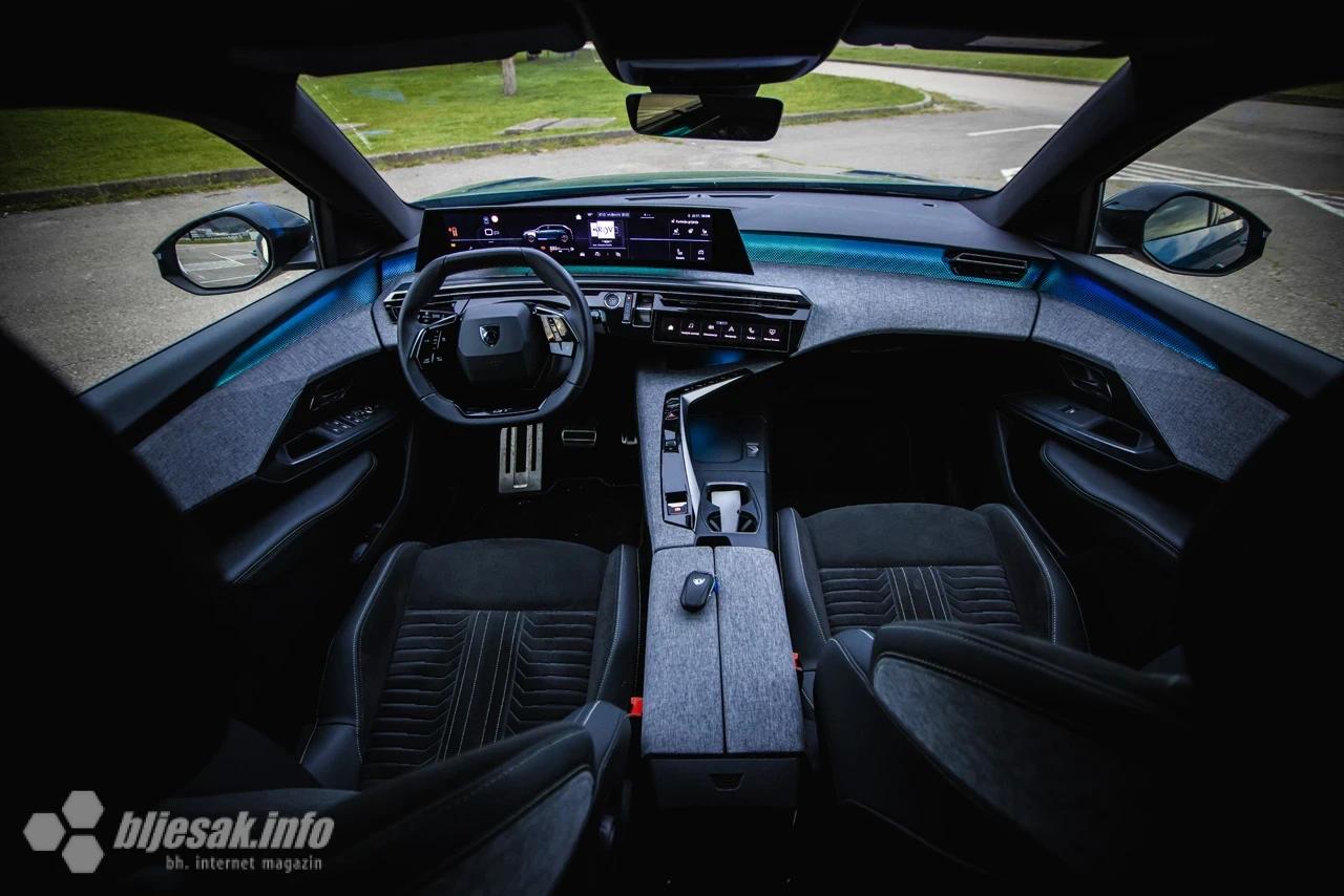 Peugeot 5008 GT 1.2 136 Hybrid e-DCT