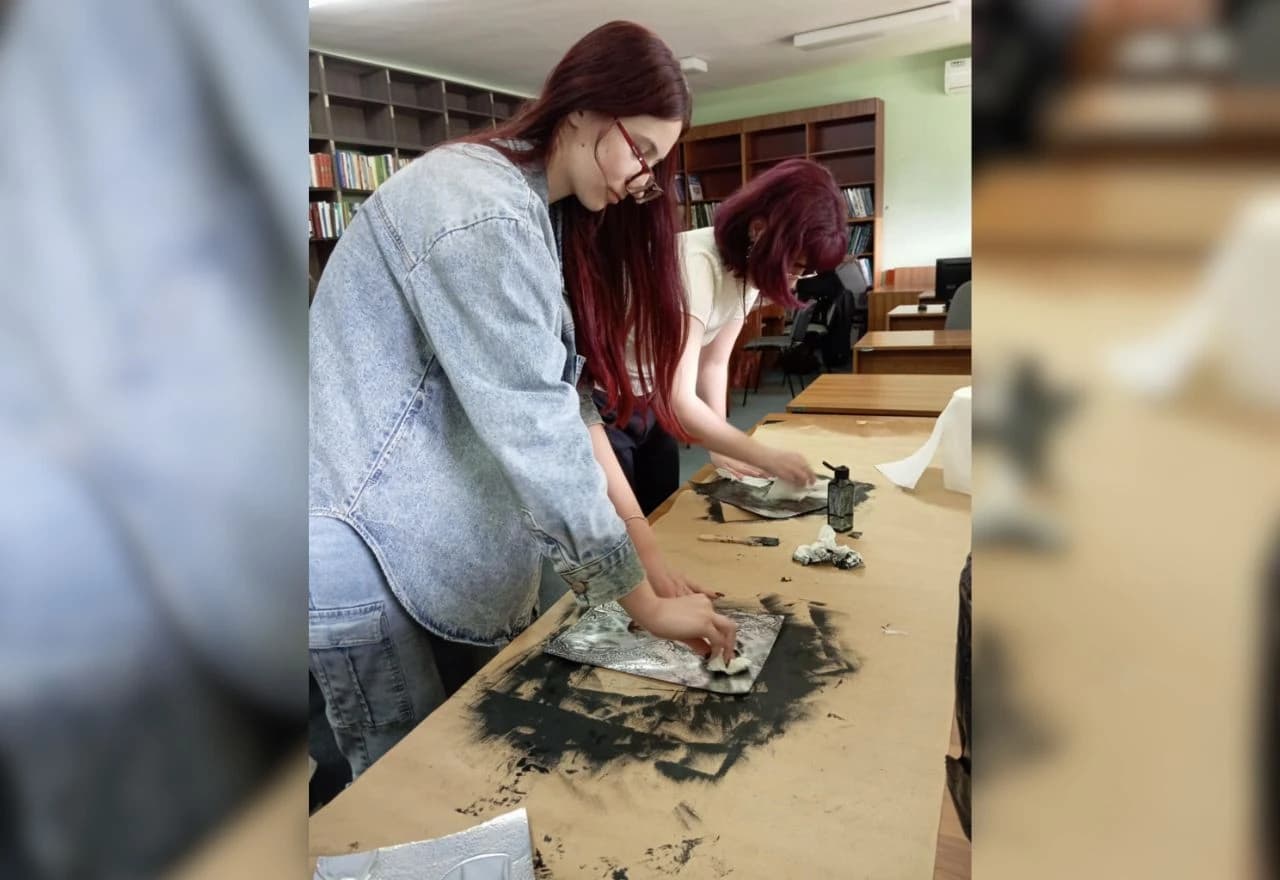 Likovna radionica ''Crtanje na foliji''