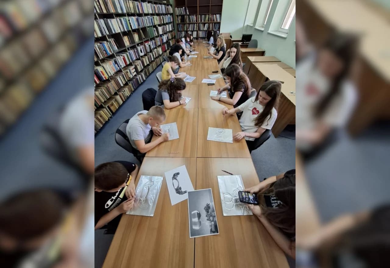 Likovna radionica ''Crtanje na foliji''