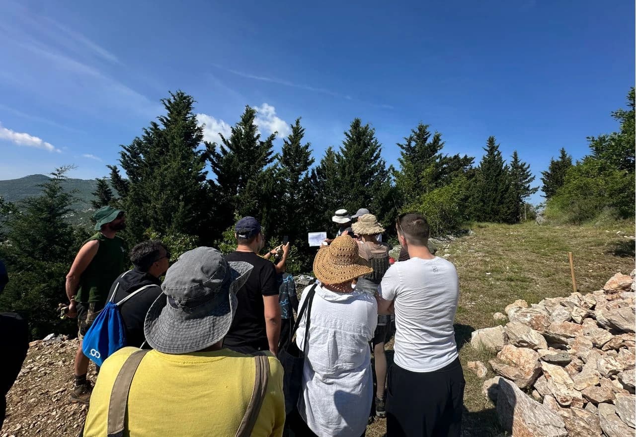 Izrada kamene klupe u sklopu radionice suhozida